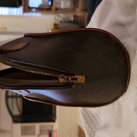 Louis Vuitton Monogram Ellipse - Picture 8 of 17